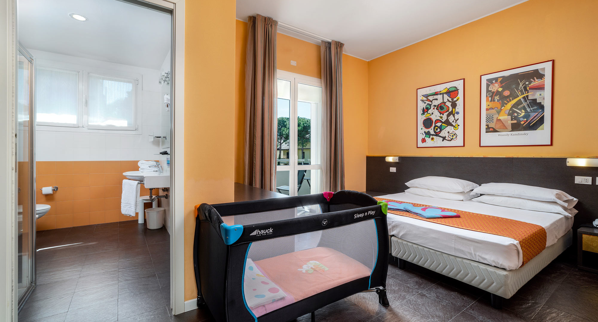 media.SlideFamily-Room2-CFH-MichelangeloMilano-Marittima