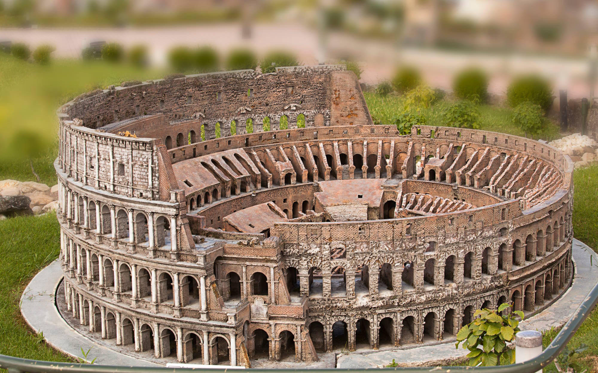 media.Colosseo-Roma-al-parco-tematico-Italia-in-Miniatura-ingressi-gratuiti-per-tutta-la-famiglia-in-vacanza-al-Club-Family-Hotel-Michelangelo-Milano-Marittima