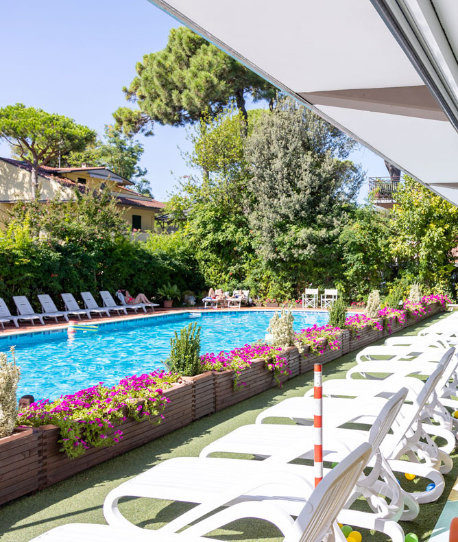 media.Gallery-Piscina-1-CFH-MichelangeloMilano-Marittima-